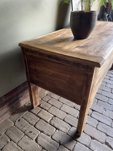 antieke dekenkist, den ouden steegh, Antieke kasten, antieke dekenkist, den ouden steegh, antiek dressoir, antieke commode, antieke sidetable, antieke tv kast, antieke tv kist, antieke wandtafel, antieke kist met deksel.