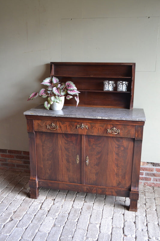 antieke kasten, antiek klapbuffet, den ouden steegh, antieke Hollandse kast, antieke mahonie kast, antieke kast met marmer blad, antiek dressoir, antieke commode, antieke meidenkast, antieke woonkamer kast, antieke badkamer kast