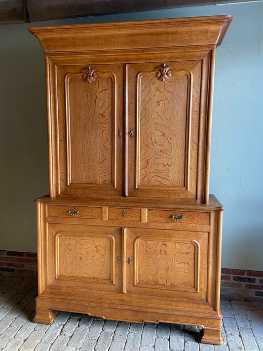 antieke kasten, antieke buffetkast, den ouden steegh, antiek kabinet, antieke eiken kast, antieke Louis Philippe kast.