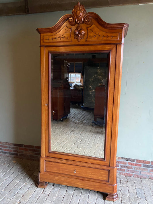 antieke kasten, antieke kuifkast, den ouden steegh, antieke spiegelkast, antieke kledingkast, antieke linnenkast, antieke garderobekast, antieke halkast, antieke mahonie kast, 