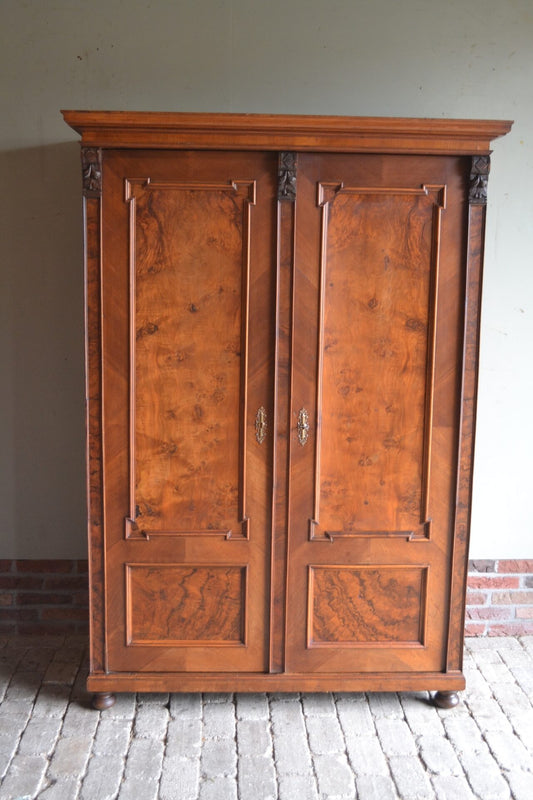 antieke kasten, antieke meidenkast den ouden steegh antieke kasten, antieke linnenkast, den ouden steegh, antieke noten kast, antieke Art Deco kast, antieke linnenkast, antieke woonkamer kast, antieke kast met 2 deuren.