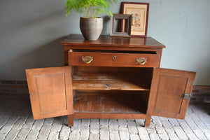 antieke kasten, antieke meidenkast, den ouden steegh, antieke kasten, antieke meidenkast, den ouden steegh, antiek dressoir, antieke Art Deco meidenkast, antieke commode, antieke ladekast, antieke strakke eiken kast.