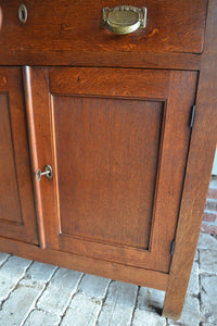 antieke kasten, antieke meidenkast, den ouden steegh, antieke kasten, antieke meidenkast, den ouden steegh, antiek dressoir, antieke Art Deco meidenkast, antieke commode, antieke ladekast, antieke strakke eiken kast.