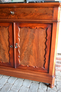 antieke kasten, antieke meidenkast, den ouden steegh, antieke kasten, antieke meidenkast, den ouden steegh, antiek dressoir, antieke commode, antieke meidenkast met marmer blad. antieke biedermeier kast.