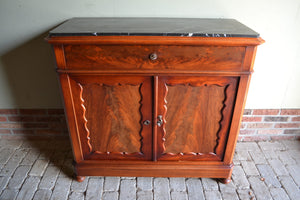 antieke kasten, antieke meidenkast, den ouden steegh, antieke kasten, antieke meidenkast, den ouden steegh, antiek dressoir, antieke commode, antieke meidenkast met marmer blad. antieke biedermeier kast.