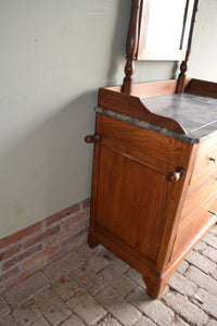 antieke kasten, antieke waskast, den ouden steegh, antieke kasten, antieke waskast, den ouden steegh, cathy, antieke commode, antiek dressoir, antieke spiegelkast, antieke kaptafel, antieke wastafel, antieke toilettafel met twee rekjes voor de handdoek en afneembare spiegel, antieke marmerkast.