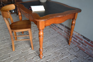 antieke tafels, antieke schrijftafel, den ouden steegh, antieke tafels, antieke schrijftafel, den ouden steegh, antiek bureau, antiek buro, antieke wandtafel, antieke bureaustoel, antieke schrijftafel met bureaustoel.