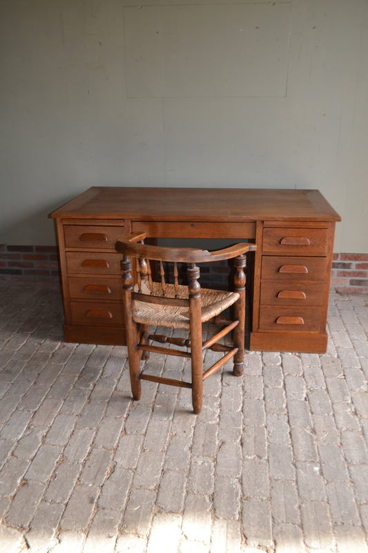 Antiek eiken houten Art Deco bureau met stoel