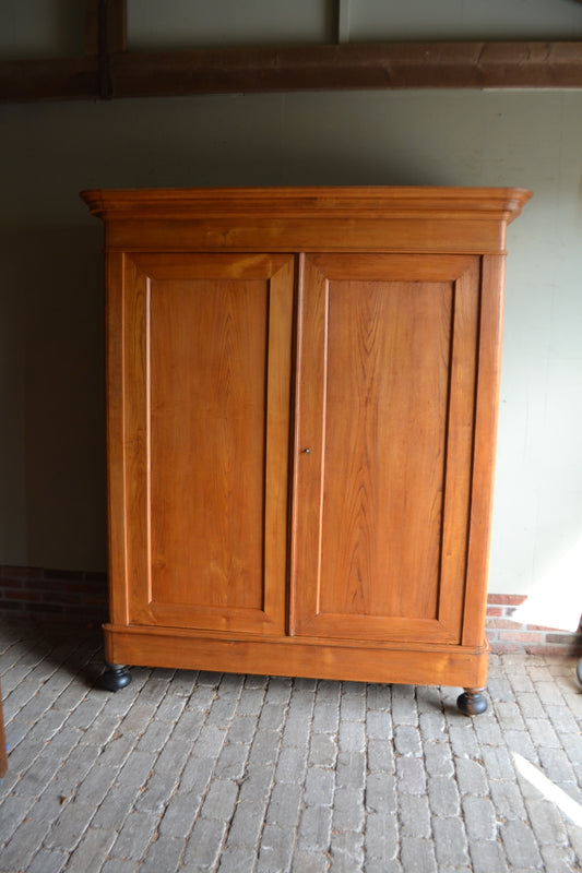 Antieke kersen houten kast