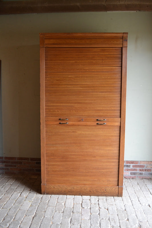 Antieke eikenhouten archiefkast.