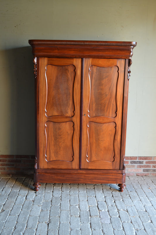 Antieke mahonie houten biedermeier meidenkast