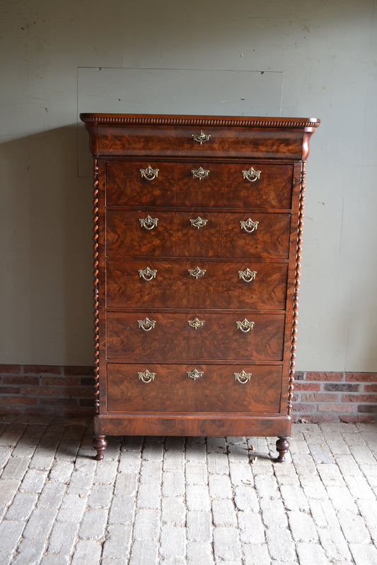 Antieke mahonie houten chiffoniere met zes laden en gedraaide ornameneten op de hoeken. Antieke ladekast, antieke Hollandse kast, antieke slaapkamerkast, antieke woonkamerkast.