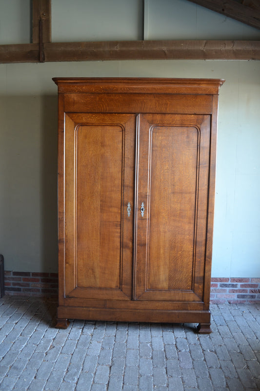 Antieke eiken houten Louis Philippe kast.