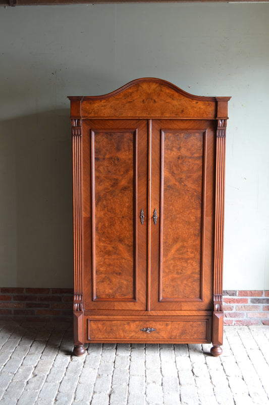 antieke kasten, antieke kledingkast, den ouden steegh, antieke kasten, antieke linnenkast, den ouden steegh, antieke noten kast, antieke Art Deco kast, antieke linnenkast, antieke woonkamer kast, antieke kast met 2 deuren, antieke Duitse kast.