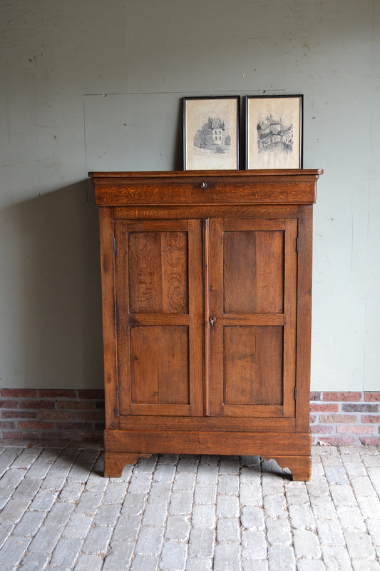 Antieke eiken houten Louis Philippe meidenkast.