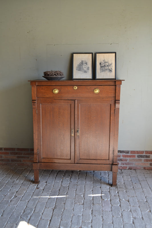 antieke meidenkast, antieke Empire meidenkast, antieke kast met boven een lade en daaronder twee deuren met daarachter planken en twee laatjes, antiek dressoir, antieke commode, antieke opbergkast, antieke woonkamer kast, antieke slaapkamer kast, antieke Hollandse kast.