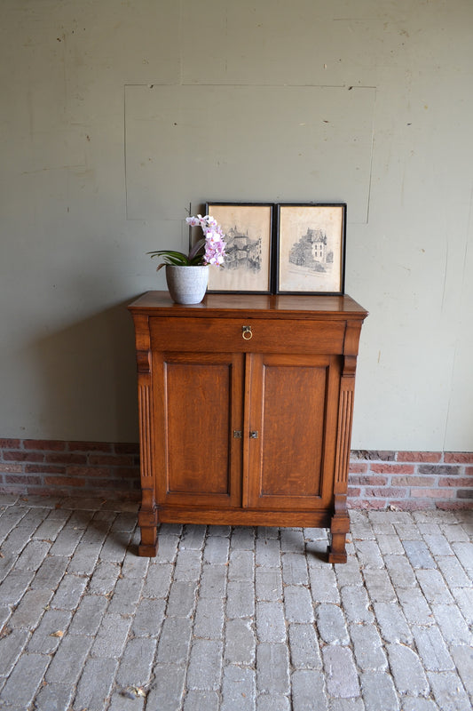 Antiek eiken houten Empire dressoir.