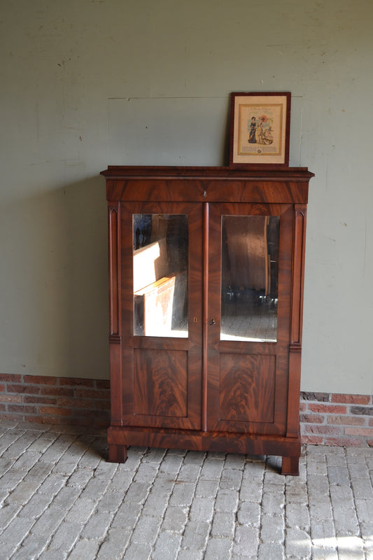 antieke meidenkast, antieke spiegelkast, antieke linnenkast, antieke kledingkast, antieke halkast, antieke opbergkast, antieke hollandse kast, antieke mahonie kast.