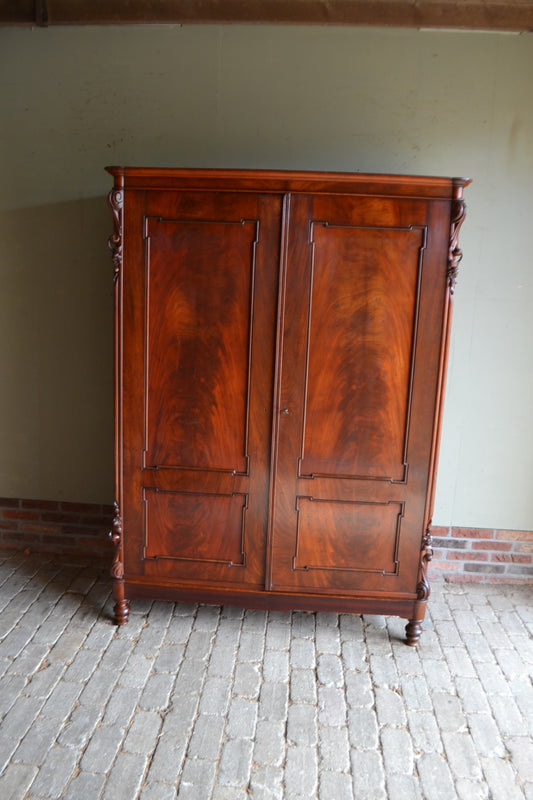 Antieke mahonie houten kast