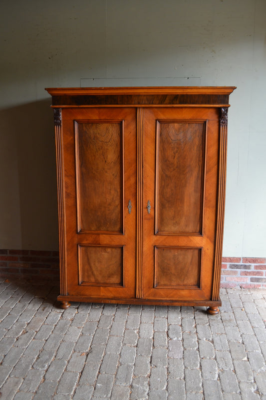 Antieke mahonie- met notenhouten kast