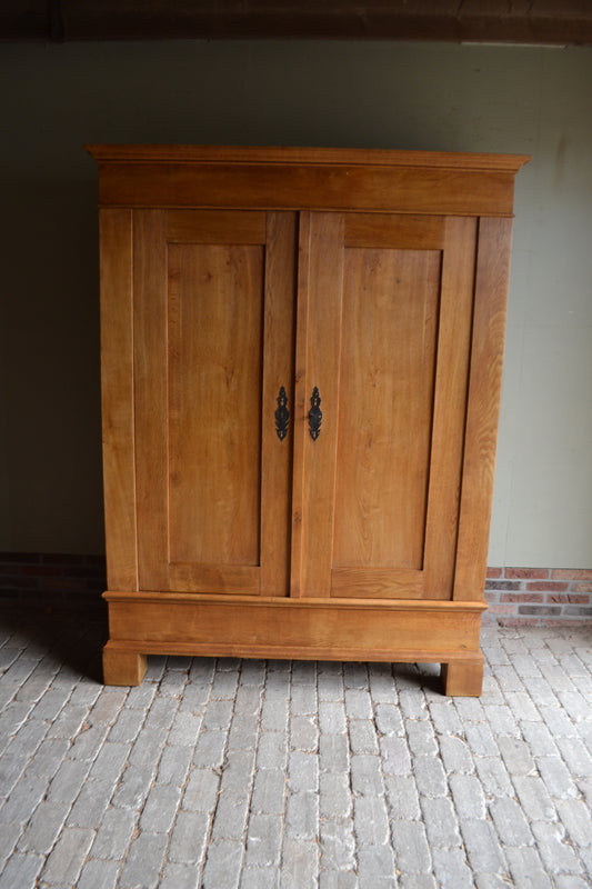 Antieke eiken houten kast
