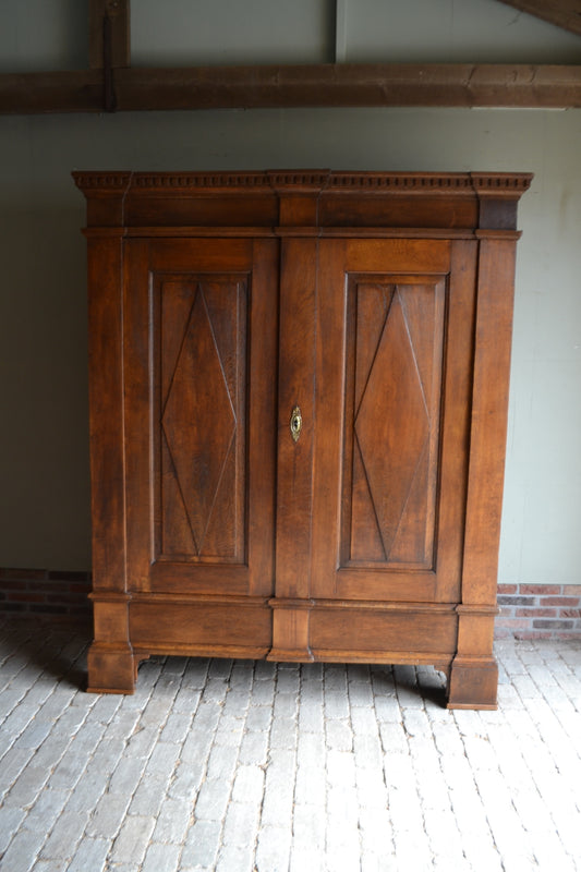 Antieke eiken houten kast
