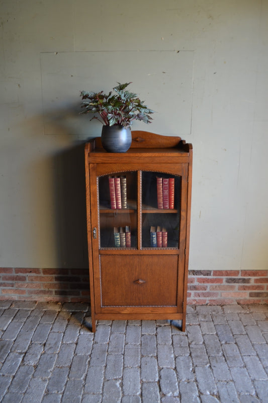 Antieke eiken houten Art Deco eendeurs vitrinekast