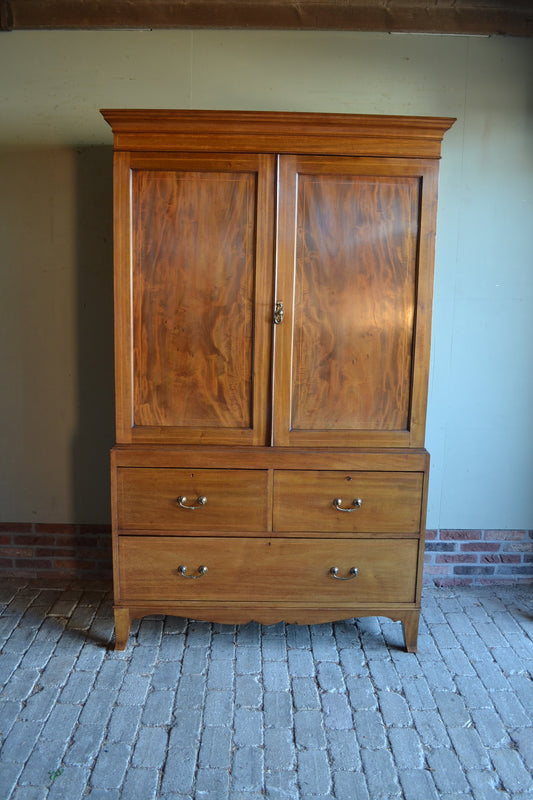 Antiek mahonie houten kabinet.