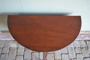 antieke haltafel, antieke halvemaan tafel, antieke mahonie tafel, antieke wandtafel, antieke plantentafel, antieke halfronde tafel op drie poten met twee laden.