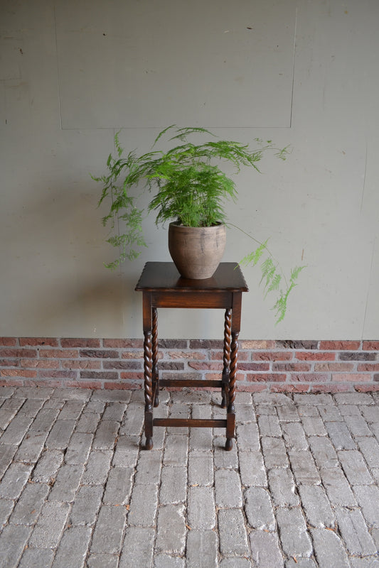 antieke eiken plantentafel op gedraaide pootjes, antieke bijzettafel, antieke wandtafel, antieke sidetable, antieke eiken tafel.
