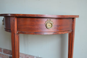 antieke haltafel, antieke halvemaan tafel, antieke mahonie tafel, antieke wandtafel, antieke plantentafel, antieke halfronde tafel op drie poten met twee laden.
